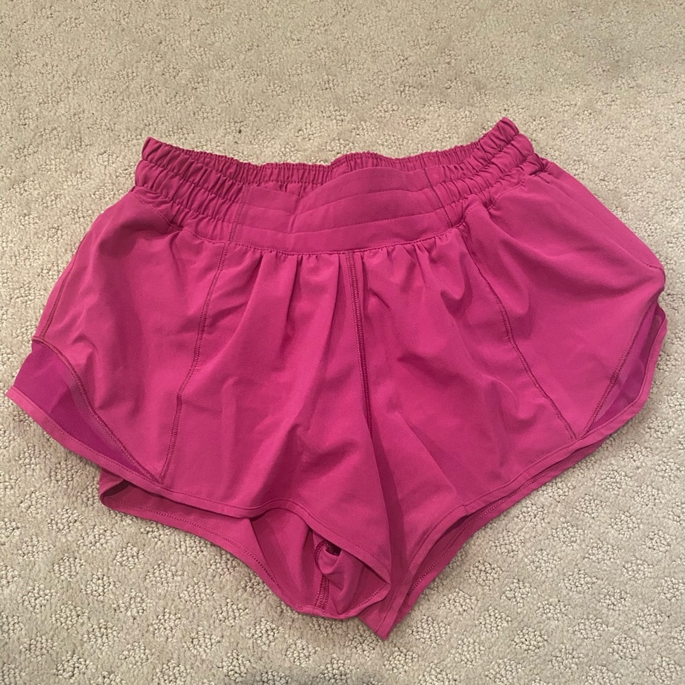 Lululemon Hotty Hot 2.5in Low Rise Size 6